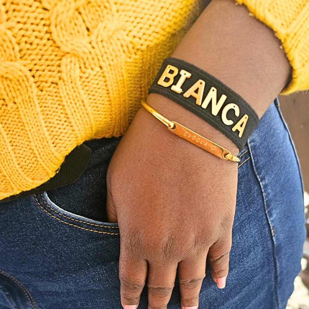 bracciale in filo colore nero personalizzato con nome colore oro, idea regalo per donna, yennyslau store