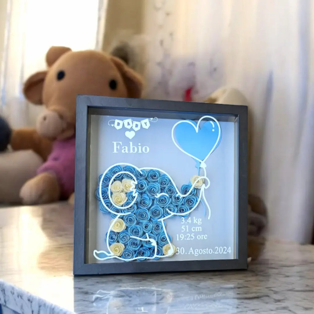 Shadowbox cornice nera con elefantino colore celeste personalizzata con nome e dati di nascita. Regalo elegante personalizzato per neomamma o cameretta del bimbo