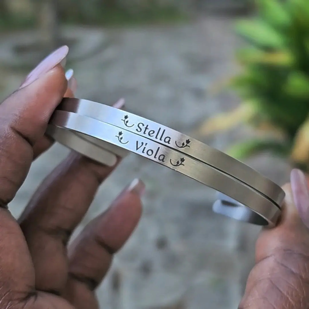 bracciale in acciaio inox color oro personalizzato con nome, frase, data su entrambi i lati. Regalo personalizzato donna e uomo per ogni occasione. Regalo con nome.