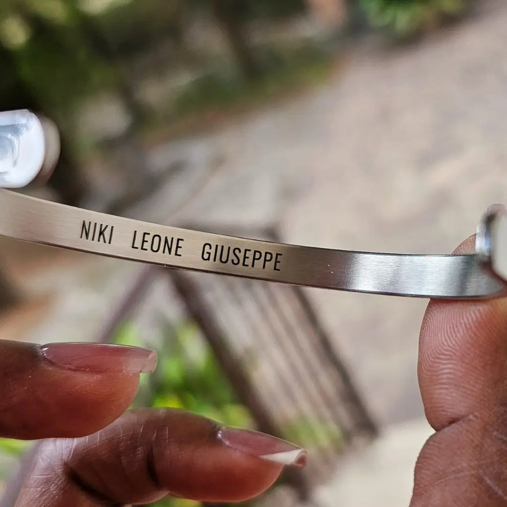 bracciale in acciaio inox color oro personalizzato con nome, frase, data su entrambi i lati. Regalo personalizzato donna e uomo per ogni occasione. Regalo  con emozione.