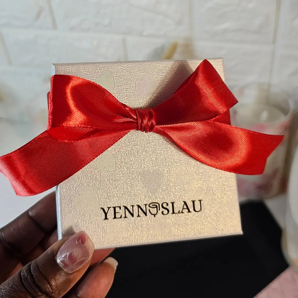 bracciale in acciaio inox color oro personalizzato con nome, frase, data su entrambi i lati. Regalo personalizzato donna e uomo per ogni occasione. Confezione regalo elegante.