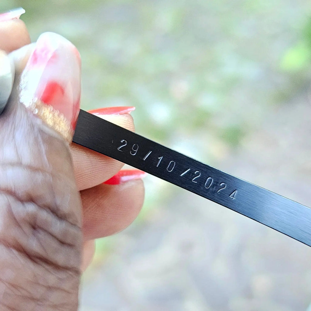 bracciale in accaio inox colore nero inciso a mano con nome, data o dedica, idea regalo personalizzato per ogni occasione, regalo unisex