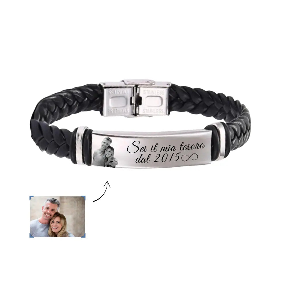 bracciale uomo in acciaio inox colore argento ed ecopelle, intrecciato colore nero, personalizzato con foto e dedica. Testo come nome, data, frase. Regalo personalizzato per ogni occasione: Festa del Papà, anniversario, complenanno, San Valentino, Natale.