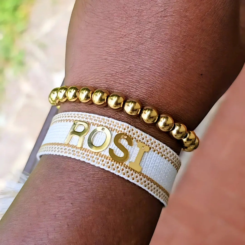 Bracciale bianco crema con bordi dorati e nome in acciaio inox, idea regalo elegante personalizzata per lei