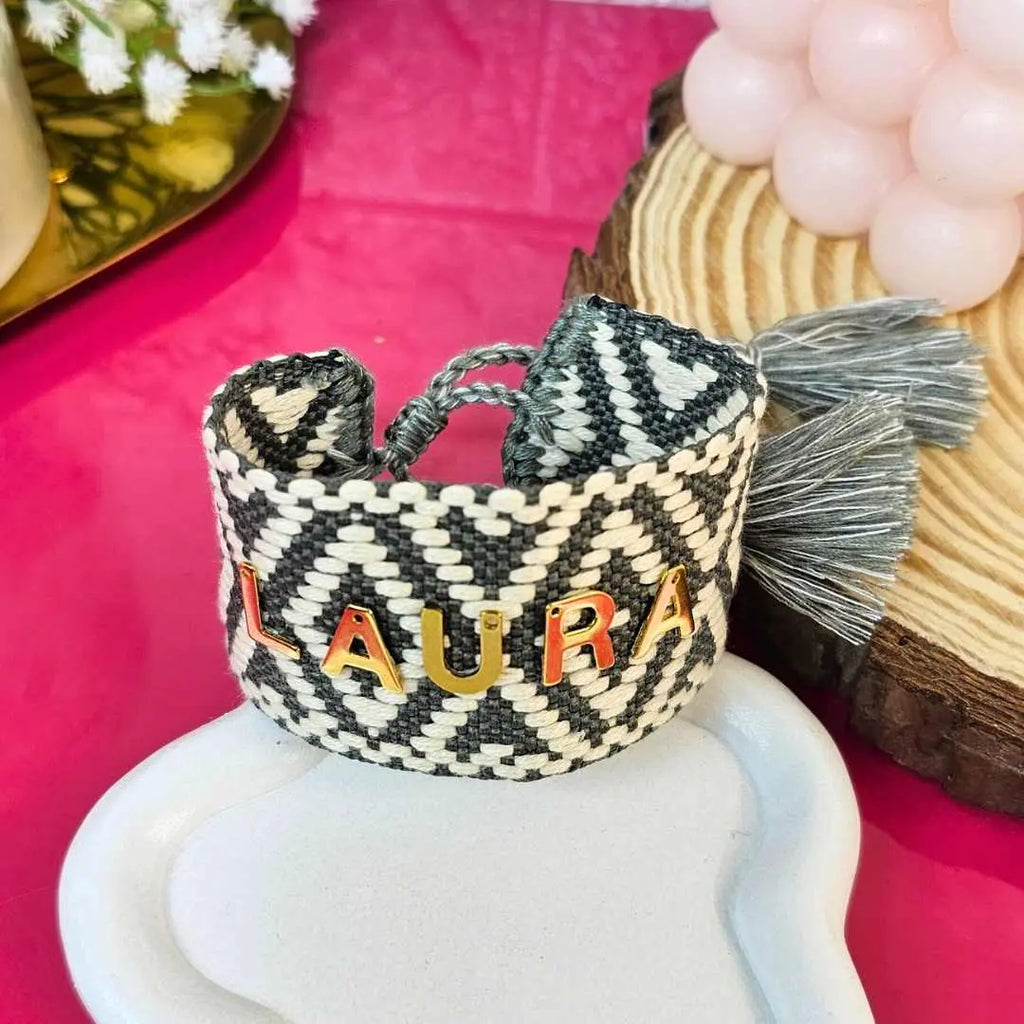 bracciale in filo largo personalizzato con nome, idea regalo per donna