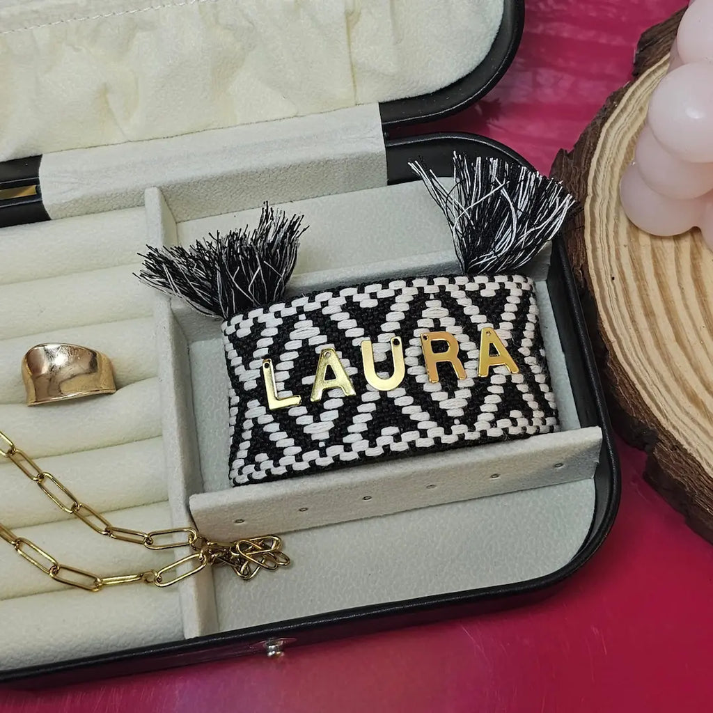 Bracciale largo in filo con nome colore oro, idea regalo personalizzato unisex