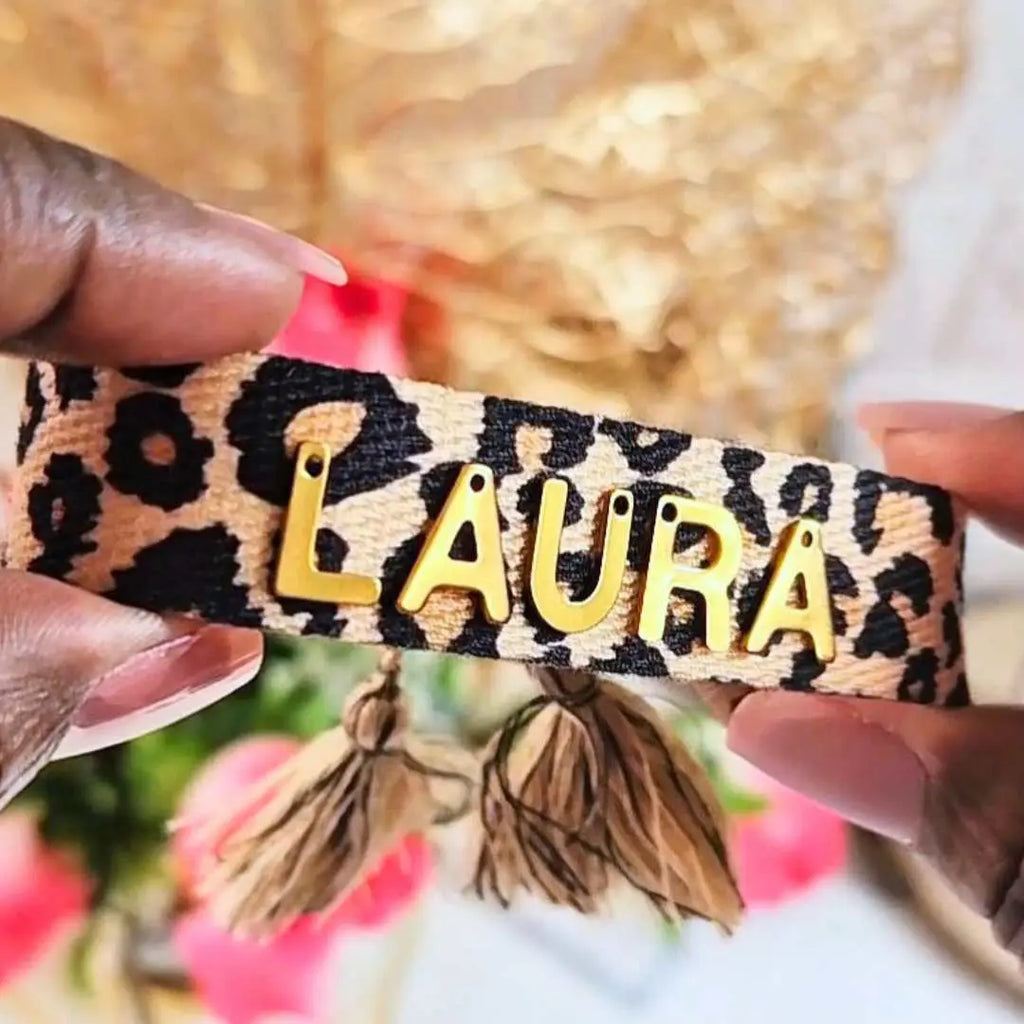 bracciale in filo stilo leopardato personalizzato con nome in acciaio inox , regalo personalizzato per donna