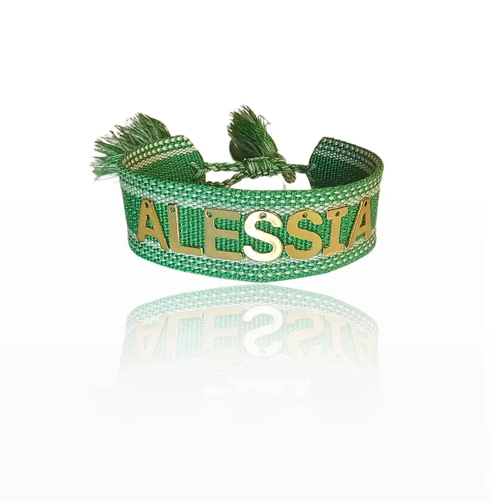 bracciale in filo verde personalizzato con nome in acciaio inox colore oro, regalo personalizzato per donna