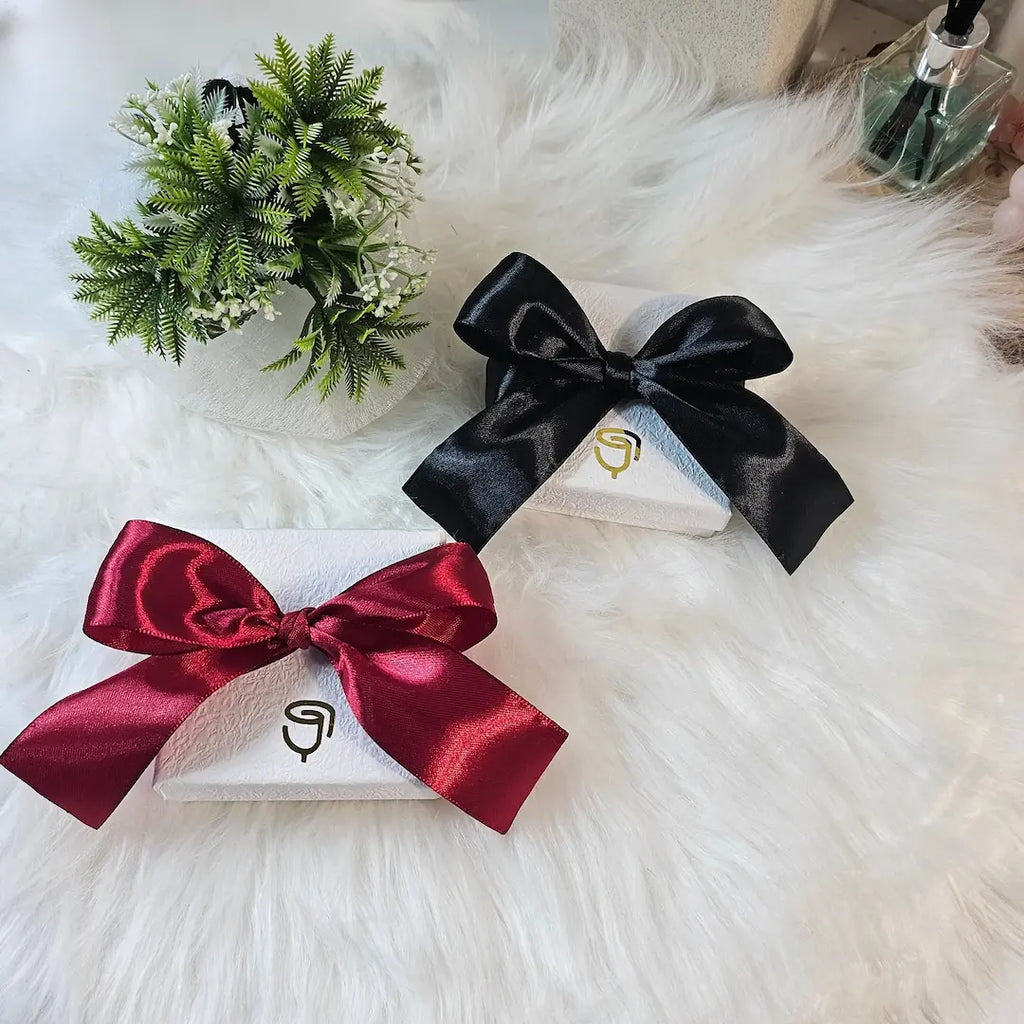 presentazione regalo per bracciale pack 2 in acciaio inox incisi a mano, regalo per coppie, anniversario, compleanno, Natale, San Valentino, regalo personalizzato con emozione, pronti da donare.