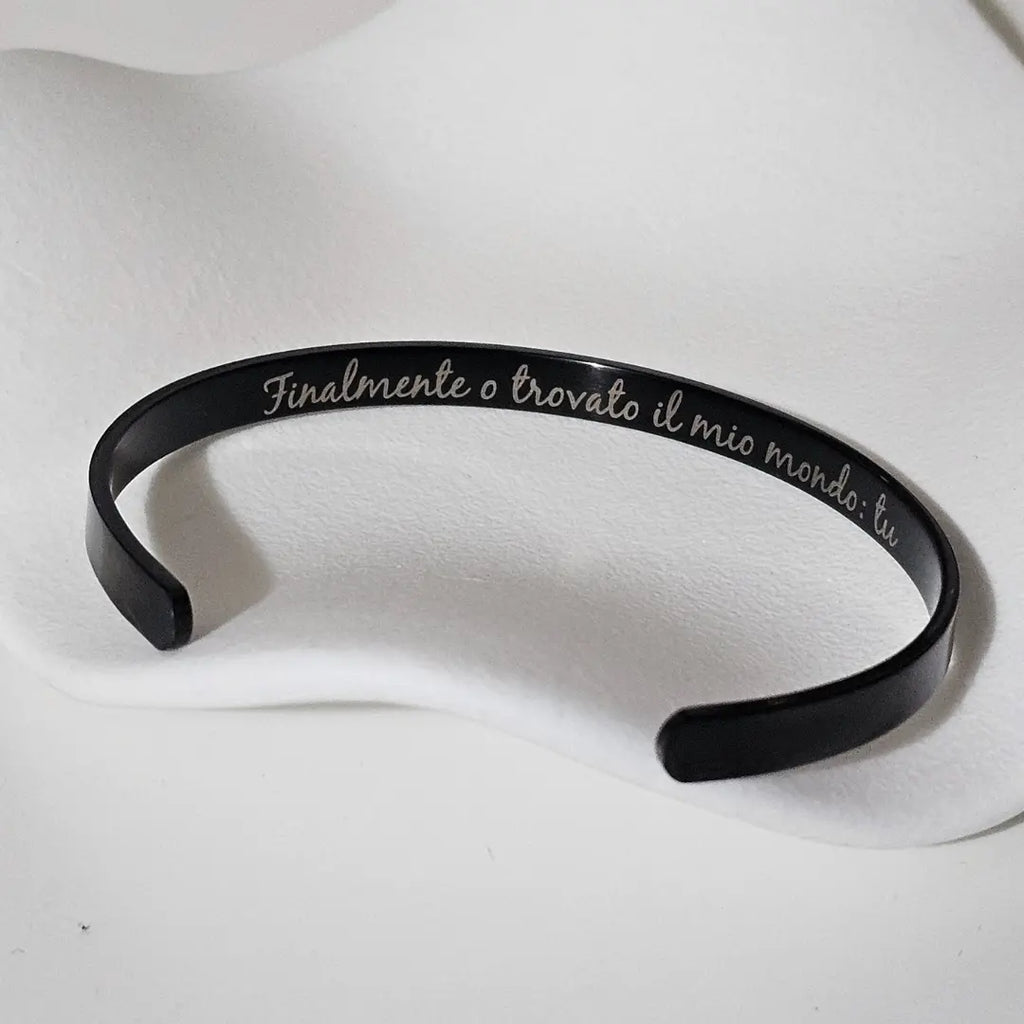 Bracciale in acciaio inox color nero personalizzato con nome, data, frase, testo. Regalo personalizzato per uomo pero ogni occasione: Festa del Papà, compleanno, anniversario,  San Valentino, Natale. Dedica incisa al laser.