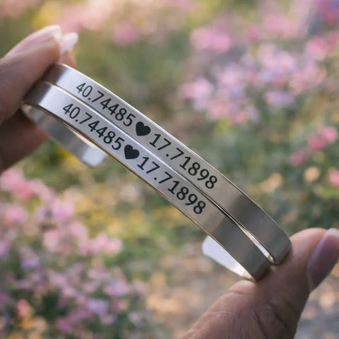 Bracciale Rigido Acciaio Argento - Incisione Nome e Dedica gioiello personalizzato - Yennyslau Store
