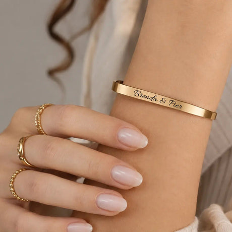 Bracciale Rigido Acciaio Oro Rosa - Incisone Nome e Dedica gioiello personalizzato - Yennyslau Store
