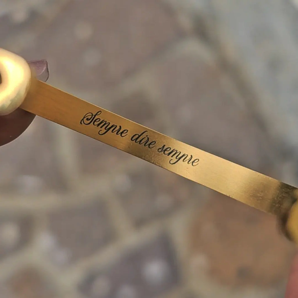 bracciale in acciaio inox color oro personalizzato con nome, frase, data su entrambi i lati. Regalo personalizzato donna e uomo per ogni occasione. Bracciale con dedica incisa.