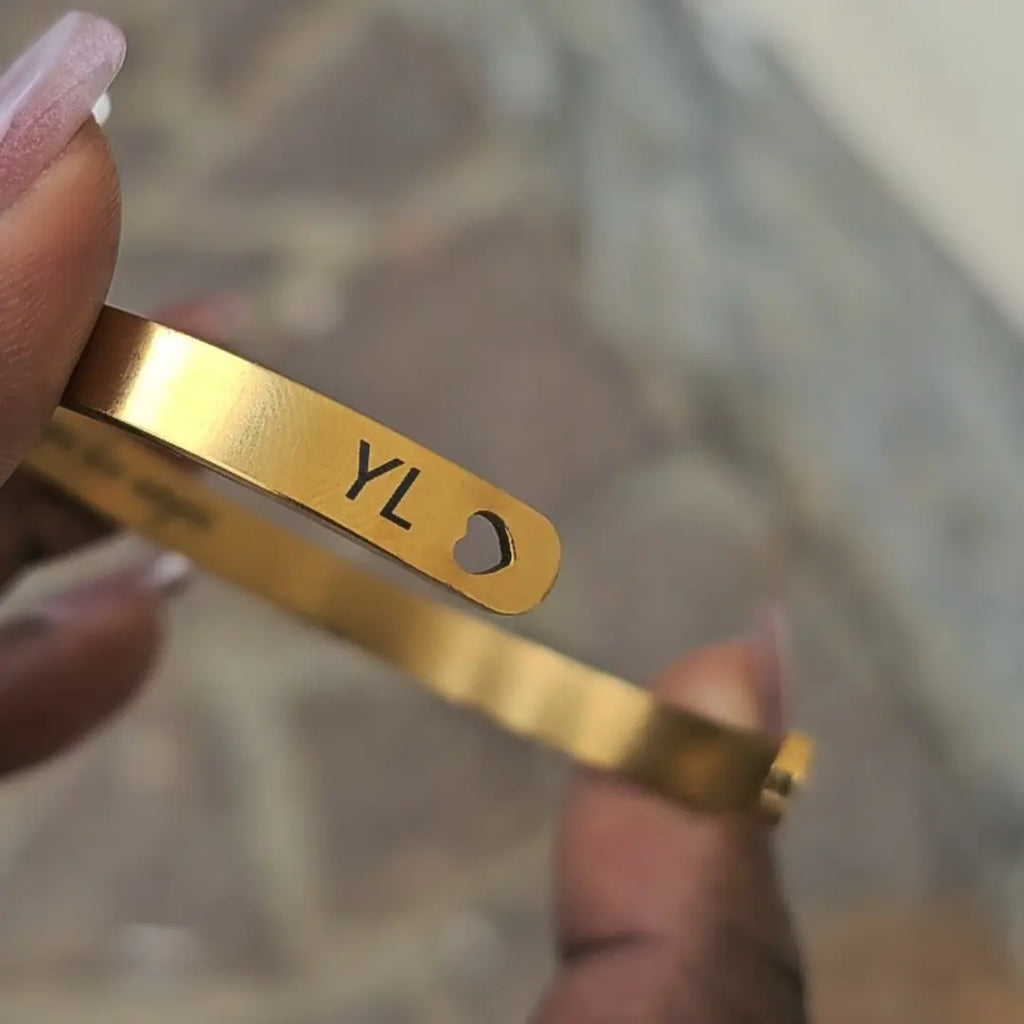 bracciale in acciaio inox color oro personalizzato con nome, frase, data su entrambi i lati. Regalo personalizzato donna e uomo per ogni occasione. Inciso al laser.