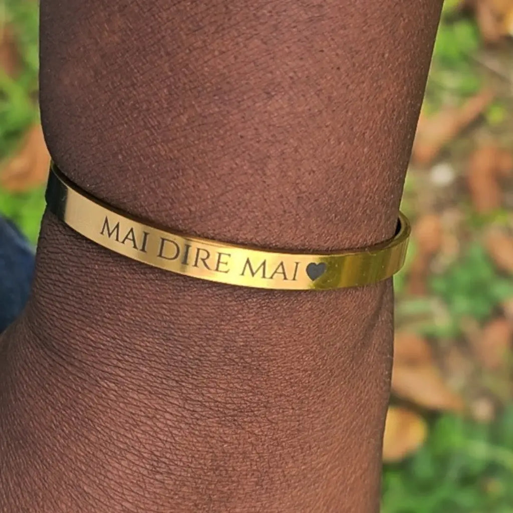 bracciale in acciaio inox color oro personalizzato con nome, frase, data su entrambi i lati. Regalo personalizzato donna e uomo per ogni occasione. Regalo unisex.