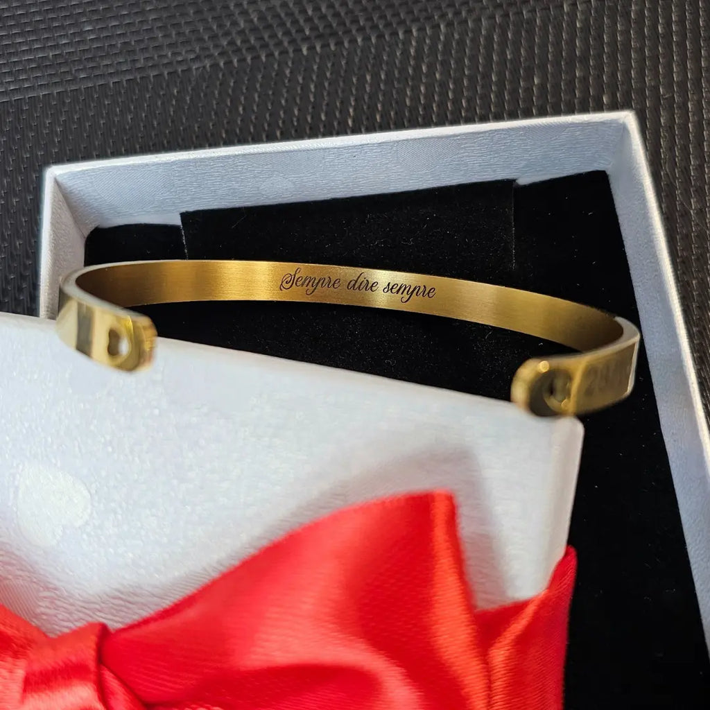 bracciale in acciaio inox color oro personalizzato con nome, frase, data su entrambi i lati. Regalo personalizzato donna e uomo per ogni occasione. Regalo elegante Feste, Natale, San Valentino, Festa della Mamma, Festa del Papà.