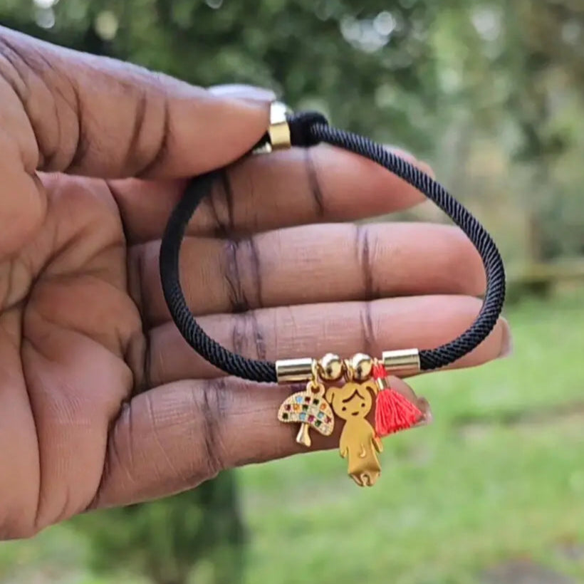 braccial in filo colore nero con 3 ciondoli personalizzabili