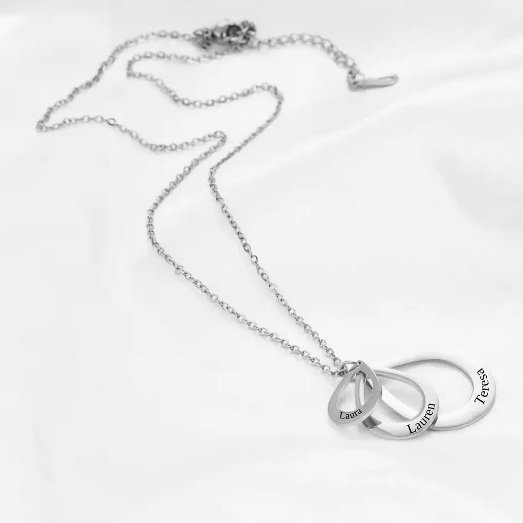 collana in acciaio inox color argento stile goccia personalizzata con nome. Regalo personalizzato per donna per ogni occasione. Compleanno, Festa della Mamma, Anniversario, Natale. Regalo per donna elegante.