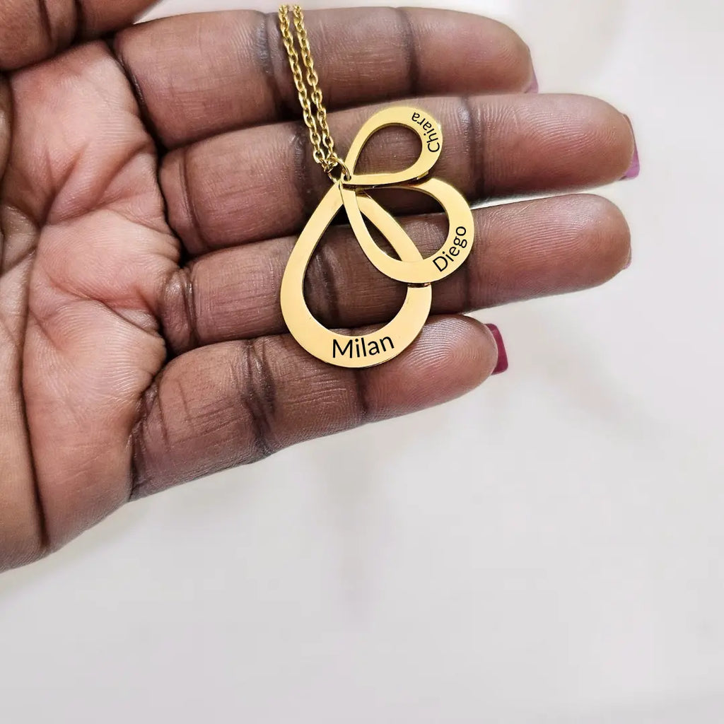 collana in acciaio inox colore oro stile goccia personalizzata con nome. Regalo personalizzato per donna per ogni occasione. Compleanno, Festa della Mamma, Anniversario, Natale. Nome della famiglia.