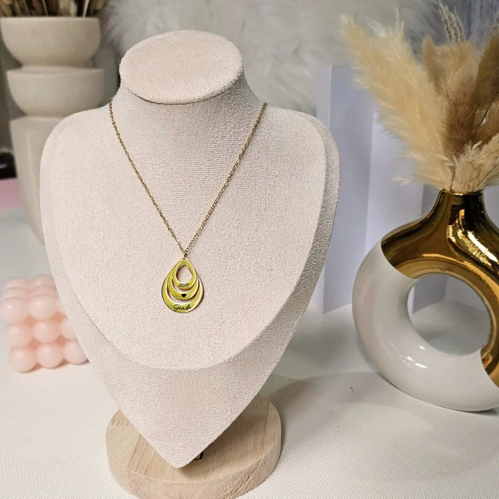 collana in acciaio inox colore oro stile goccia personalizzata con nome. Regalo personalizzato per donna per ogni occasione. Compleanno, Festa della Mamma, Anniversario, Natale. Collana trendy.