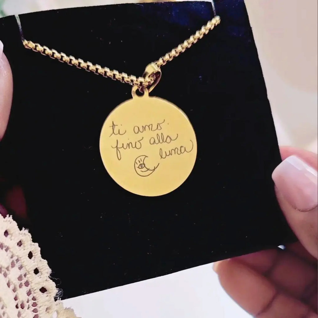 Collana in acciaio inox color oro personalizzata con foto incisa, dedica, testo. Regalo personalizzato per donna per ogni occasione: compleanno, anniversario, Festa della Mamma, San Valentino, Natale. Regalo per la Nonna.