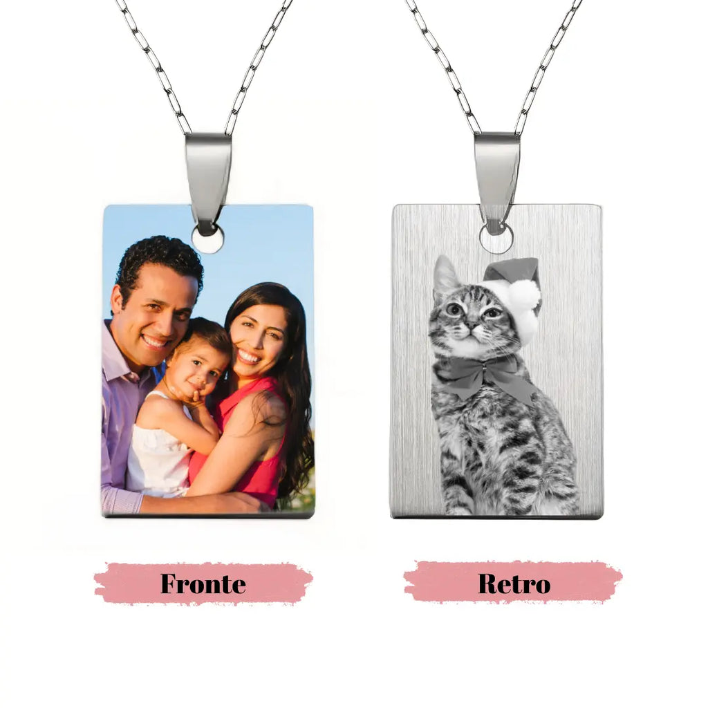 Collana cuadrata in acciaio inox colore argento personalizzata con foto vera e retro con foto incisa diversa. Regalo personalizzato per qualsiasi occasione, per ricordare a chi non c'è più, anniversario, compleanno, Festa della Mamma, Festa del Papà, San Valentino, Natale. Inciso su entrambi i lati. Regalo elegante