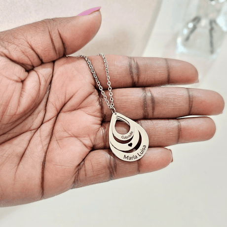 Collana Goccia Acciaio Argento - Incisione Nomi gioiello personalizzato - Yennyslau Store