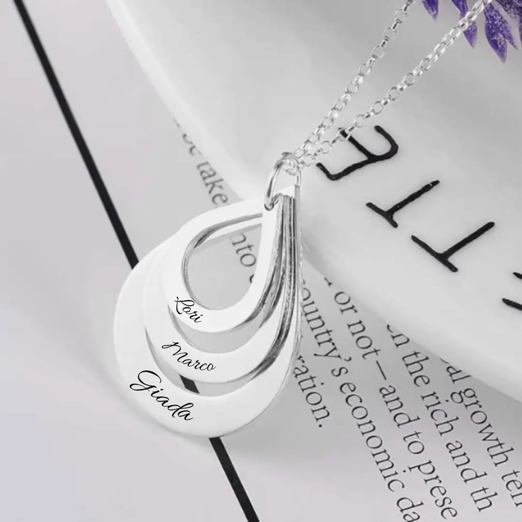 collana acciaio inox color argento stile goccia personalizzata con nomi. Regalo personalizzato per donna per ogni occasione. Festa della Mamma, Anniversario, compleanno, Natale. Regalo elegante.