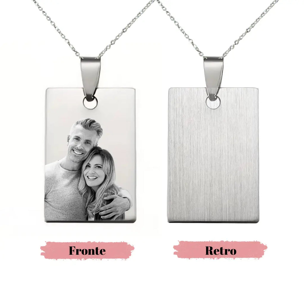 Collana semplice in acciaio inox colore argento personalizzata con foto e retro liscio. Regalo personalizzato per qualsiasi occasione, per ricordare a chi non c'è più, anniversario, compleanno, Festa della Mamma, Festa del Papà, San Valentino, Natale. Inciso su entrambi i lati. Regalo elegante.