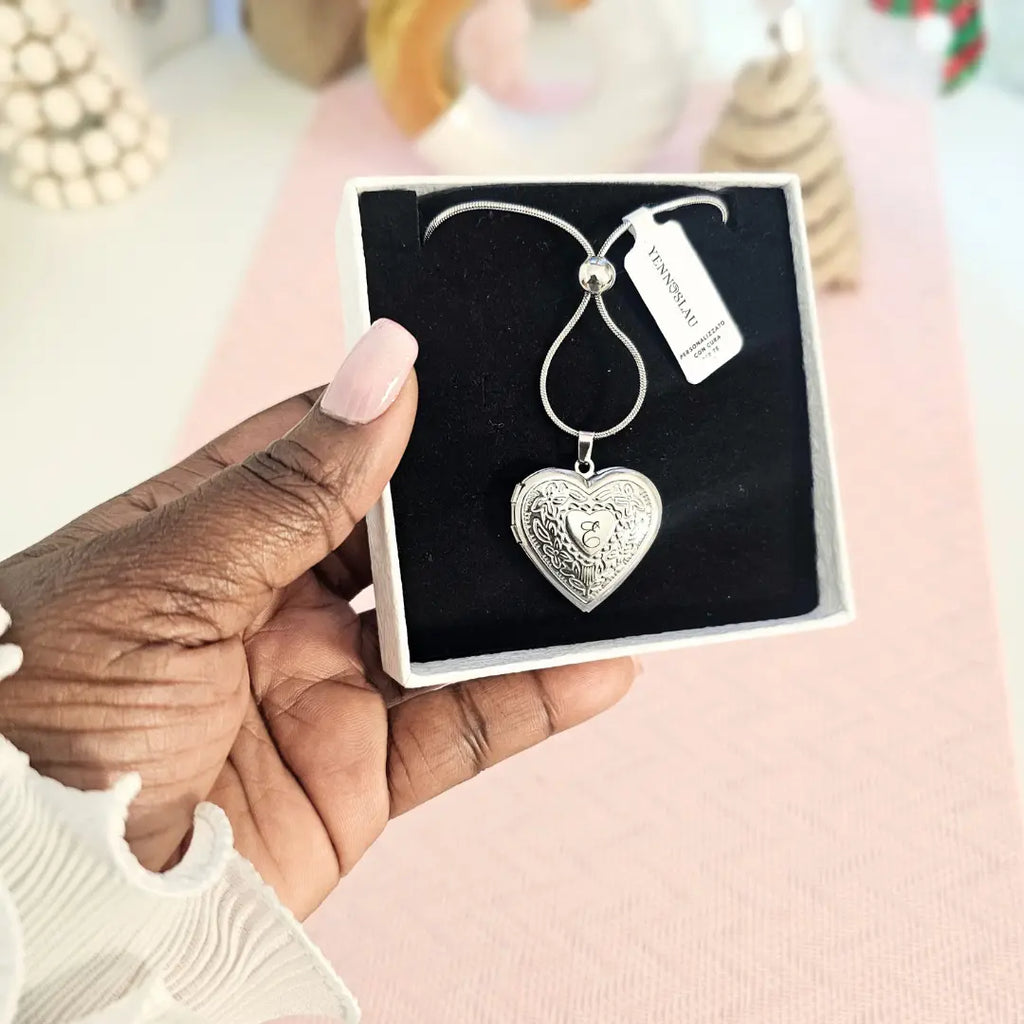 collana in acciaio inox colore argento personalizzata con foto, dedica. Regalo personalizzato per donna, elegante e per ogni occasione. Festa della Mamma, compleanno, anivversario, San Valentino, Natale. Idea regalo romantico. Regalo elegante. Yennyslau