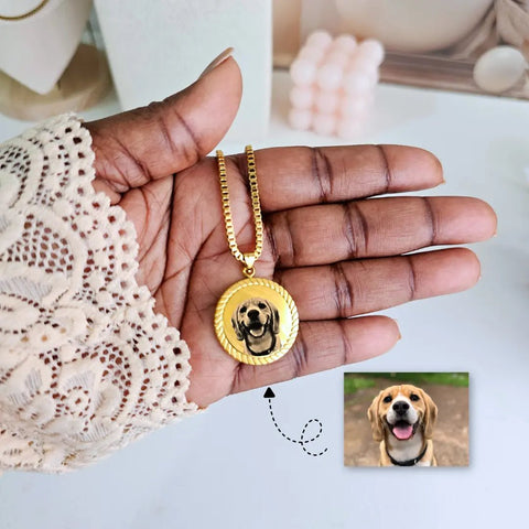 Collana Tonda Cornice con Foto Incisa e Dedica – Acciaio Inox Oro gioiello personalizzato - Yennyslau Store