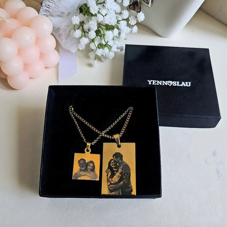 Duo Collane Acciaio Oro Per Coppia - Incisione Foto e Dedica gioiello personalizzato - Yennyslau Store