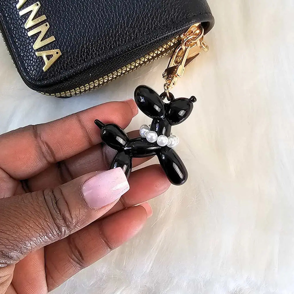 portafoglio nero in semi pelle personalizzato con iniziali in acciaio inox colore oro, abbinato con portachiavi a cane palloncino, regalo personalizzato per donna per ogni occasione, molto capiente per carta e banconote, regalo elegante per donna