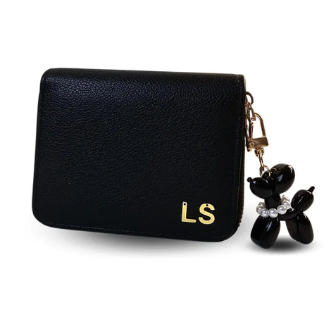 portafoglio nero in semi pelle personalizzato con iniziali in acciaio inox colore oro, abbinato con portachiavi a cane palloncino, regalo personalizzato per donna per ogni occasione