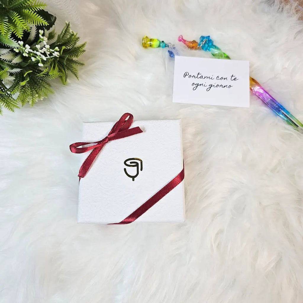 presentazione regalo elegante per bracciale in acciaio inox inciso a mano con nome, dedica o data. inciso su entrambi i lati, regalo personalizzato per ogni occasione, anniversario, compleanno, san valentino, natale.