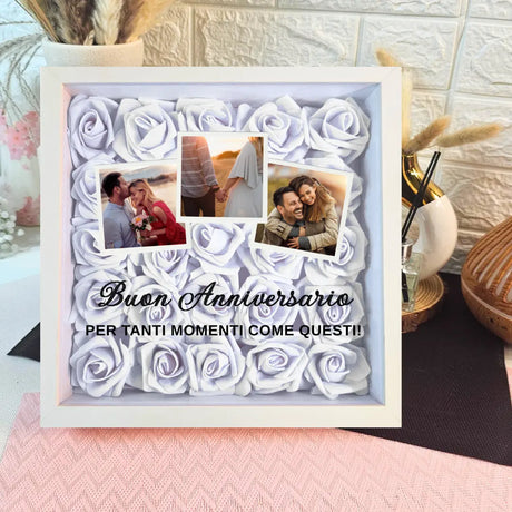 shadow box cornice bianca con fiori bianchi in schiuma morbida personalizzata con foto e dedica. Regalo personalizzato per anniversario, compleanno, San Valentino, Natale